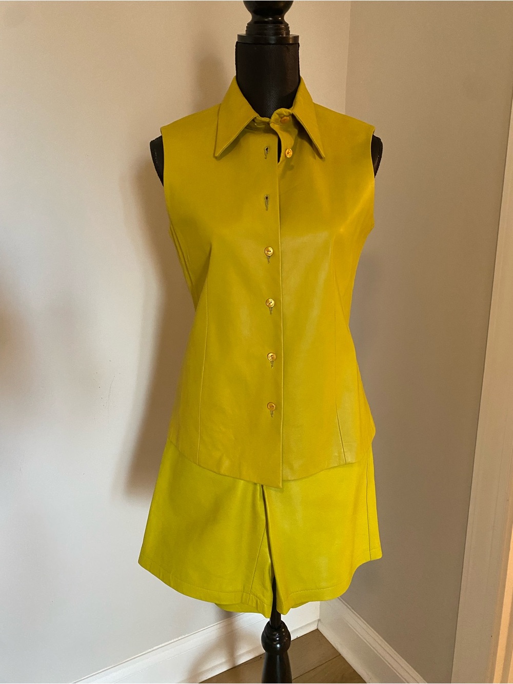 Donald J. Pliner soft leather Top and matching shorts in Chartreuse Yellow